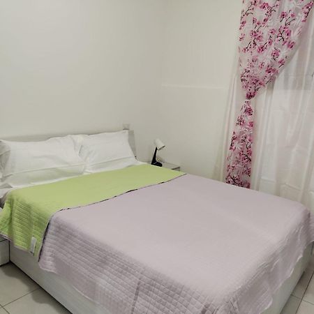 Lovely Appartment Near Como Casnate Con Bernate Exterior foto